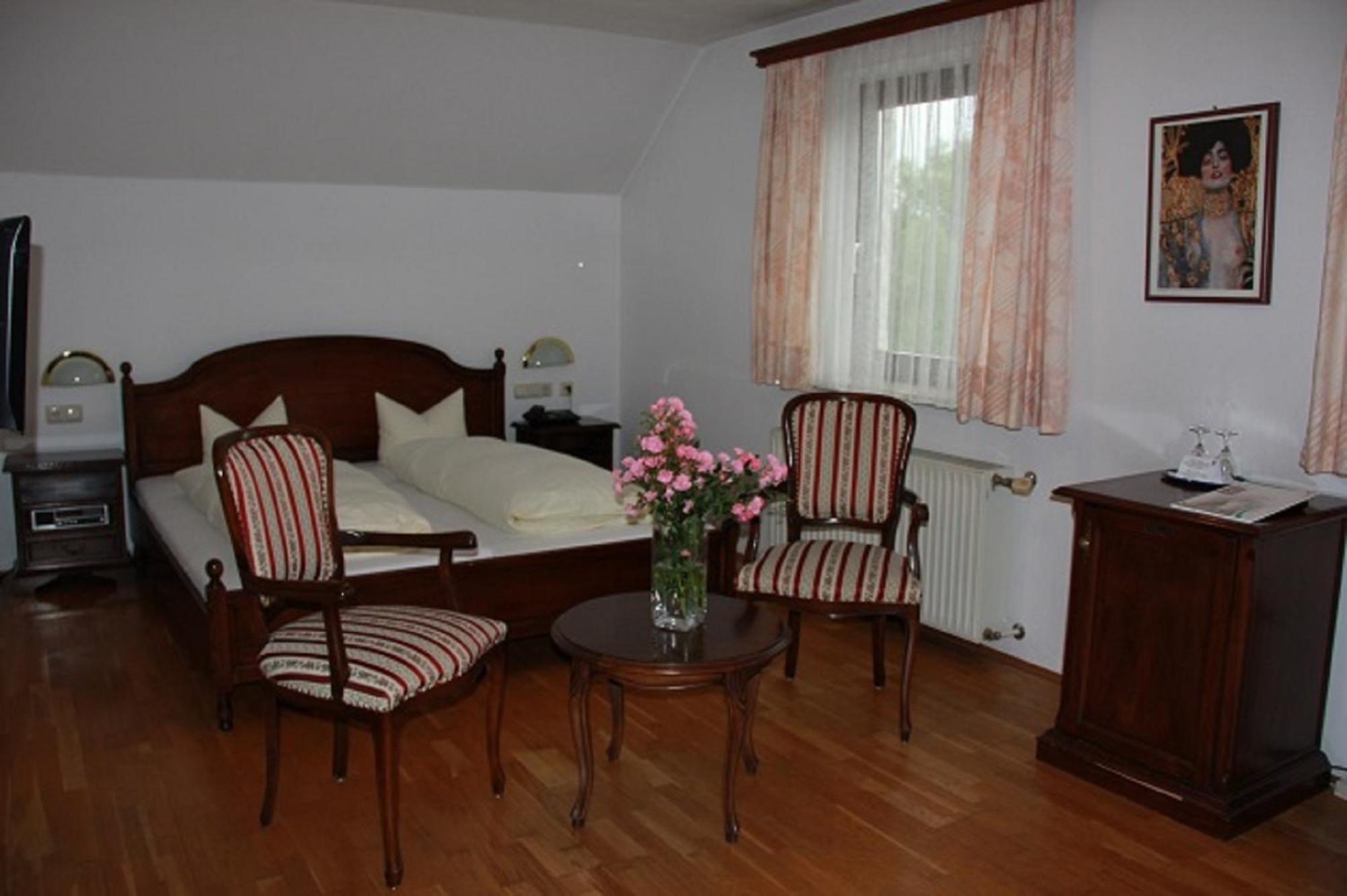Landhotel St. Florian Sankt Florian am Inn Room photo